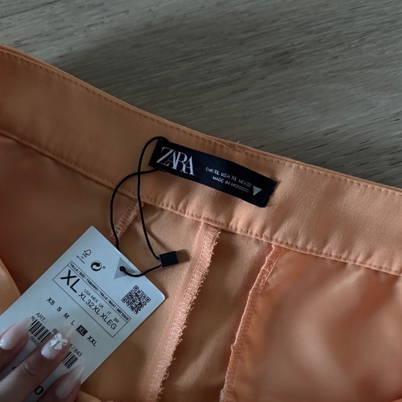 Zara Pleated Orange Pants - Picture 3 of 4